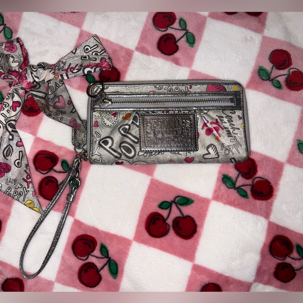 Coach Poppy Butterfly Bandana Metallic Silver Graffiti Wristlet Wallet Y2K 🦋 - Picture 16 of 16